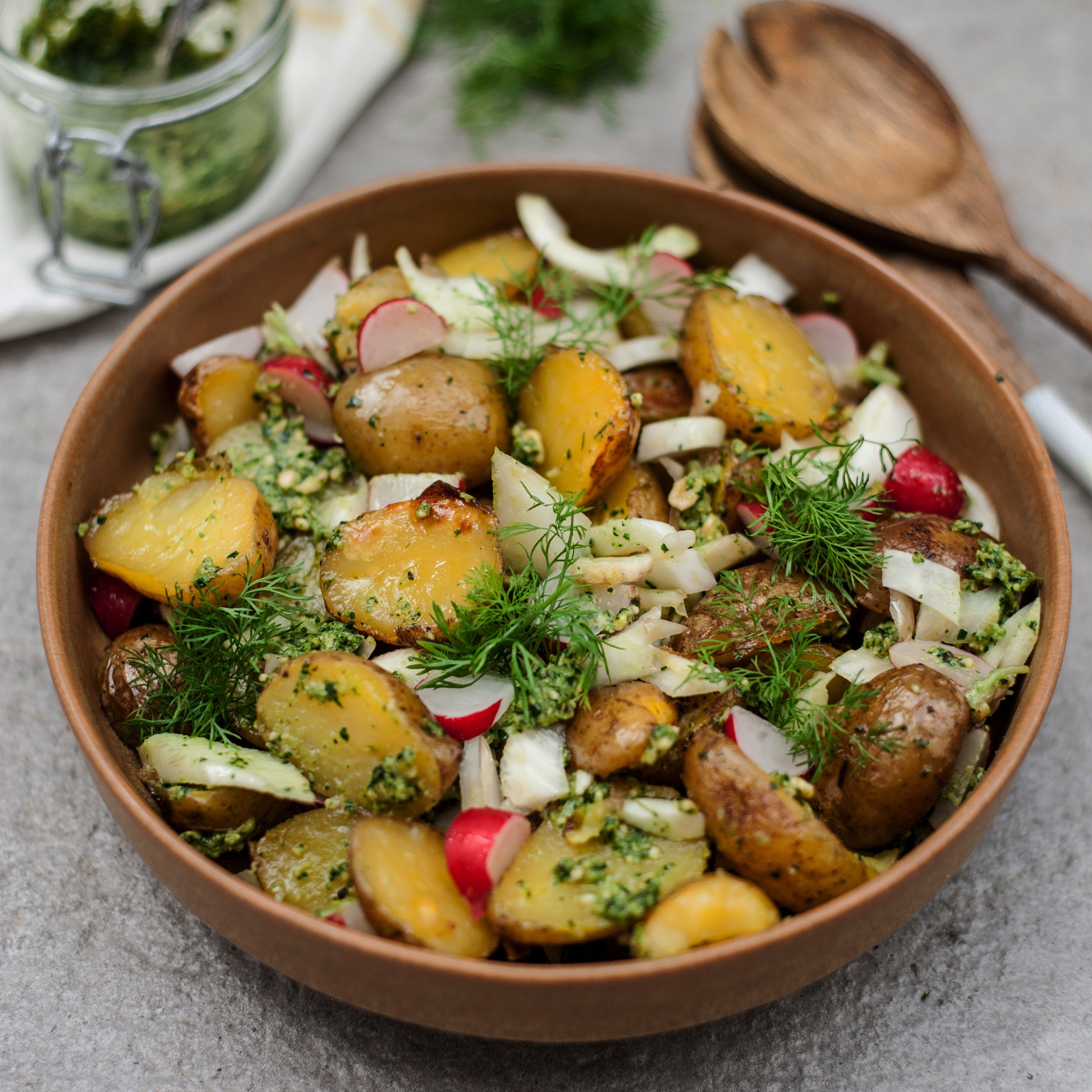 Lente aardappelsalade met pesto en venkel